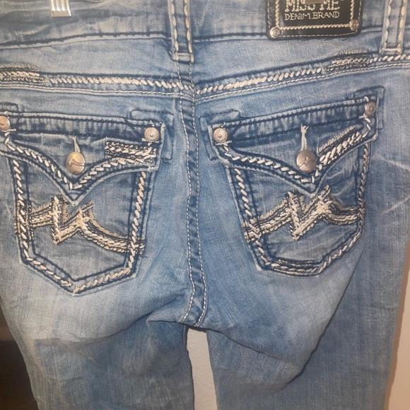 Miss Me Boyfriend Capri Distressed Light Wash size 28‎ - Picture 4 of 4